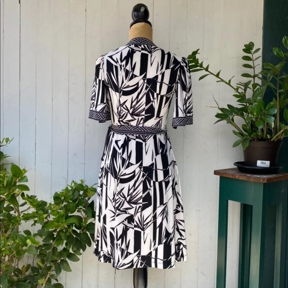 EUC!BCBGMAXAZRIA BK&WT BAMBOO PRINT WRAP DRESS XXS - Picture 3 of 7